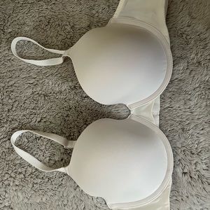 Brand new 38B Victoria’s Secret PINK white Bra